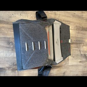 Peak Design messenger bag in charcoal